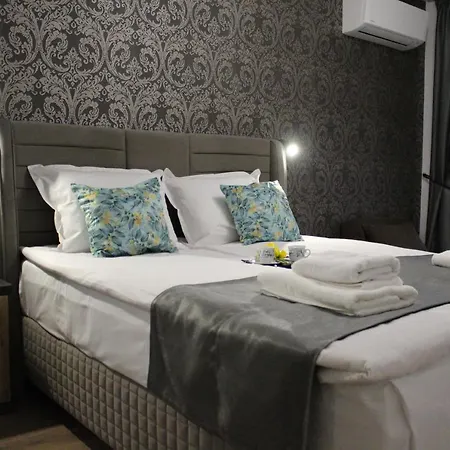 Eras - център * 瓦爾納